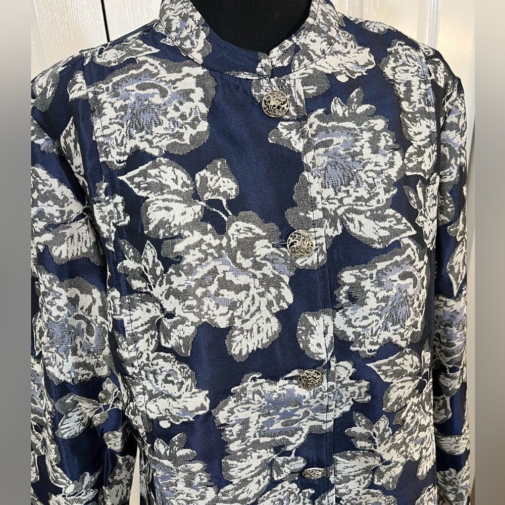 Tudor‎ Court Button Down Jacket - Picture 3 of 5
